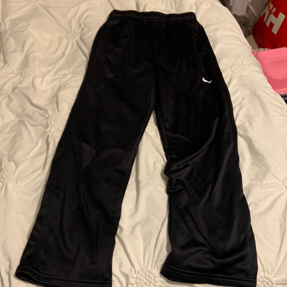 Boys Nike therma-fit pants